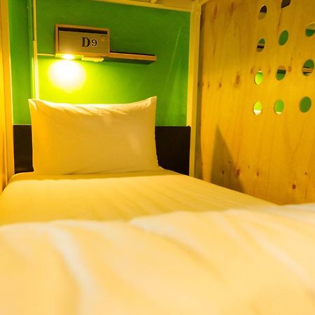 Oyes Hostel Krabi Bagian luar foto