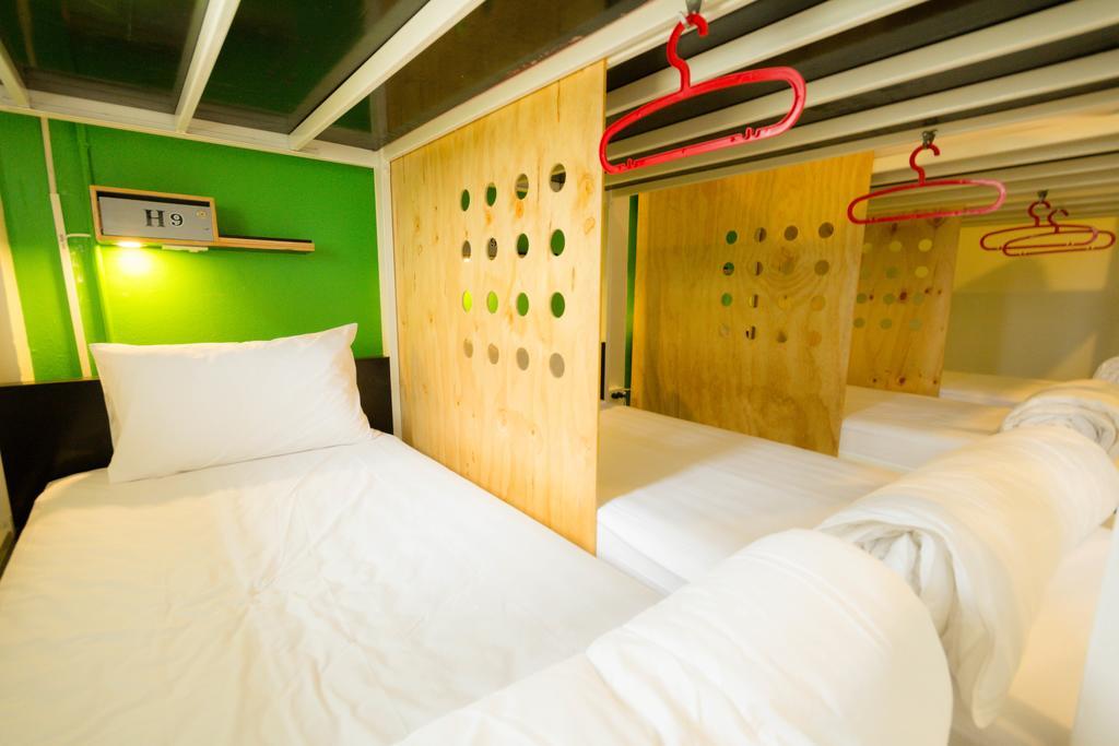 Oyes Hostel Krabi Bagian luar foto