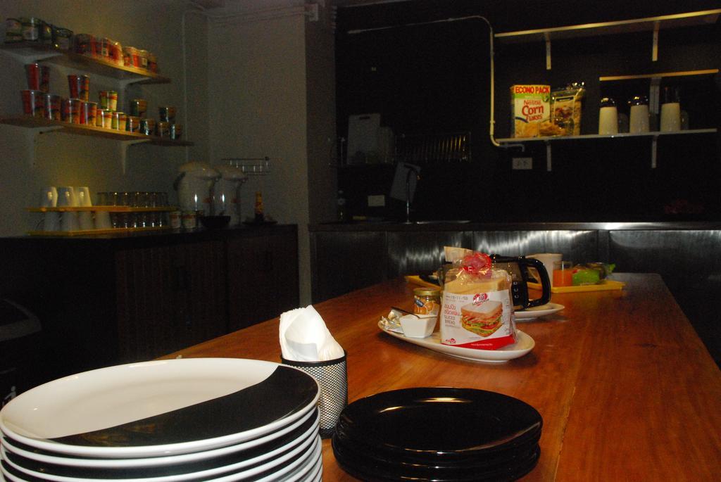 Oyes Hostel Krabi Bagian luar foto