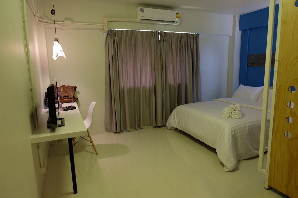 Oyes Hostel Krabi Bagian luar foto