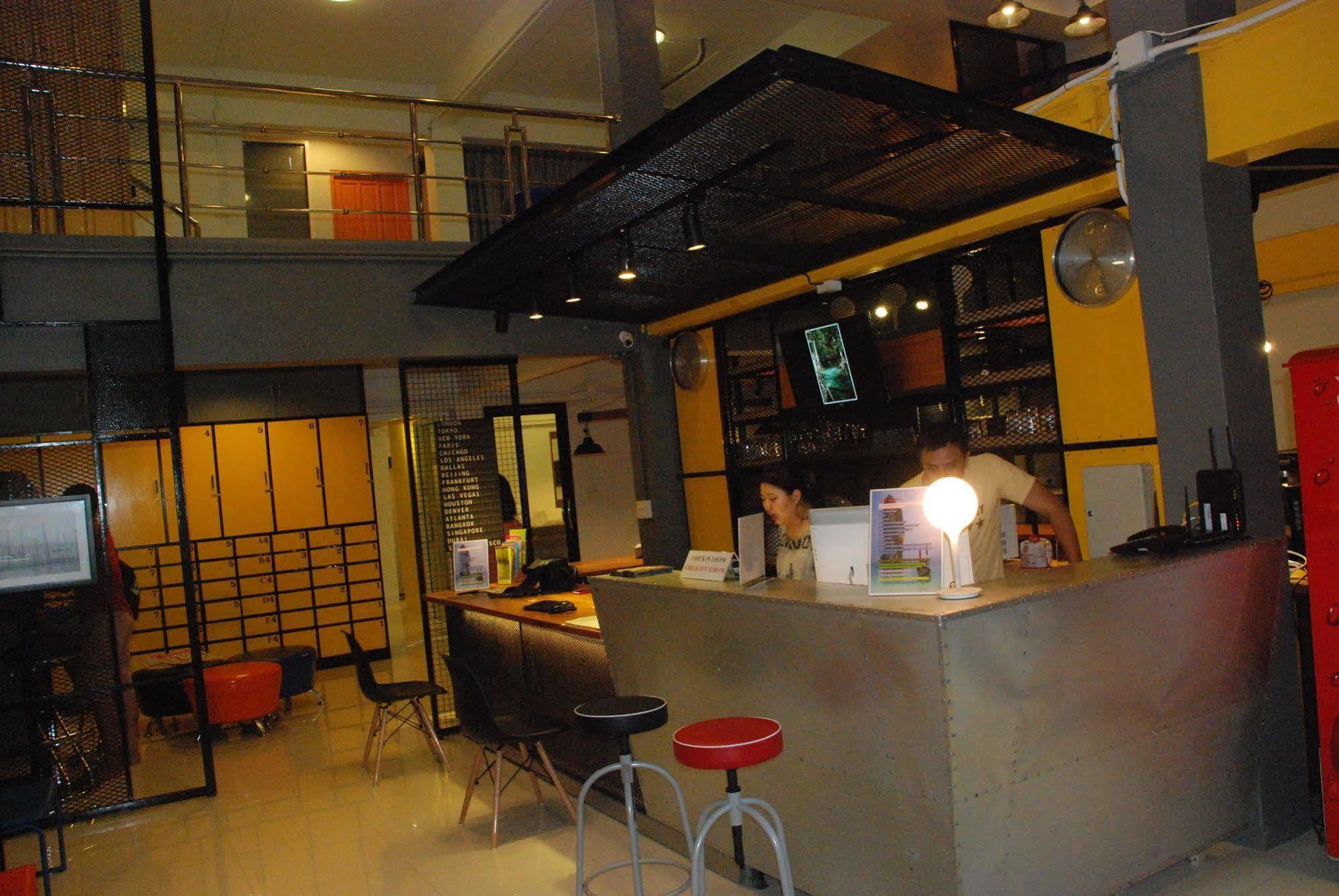 Oyes Hostel Krabi Bagian luar foto