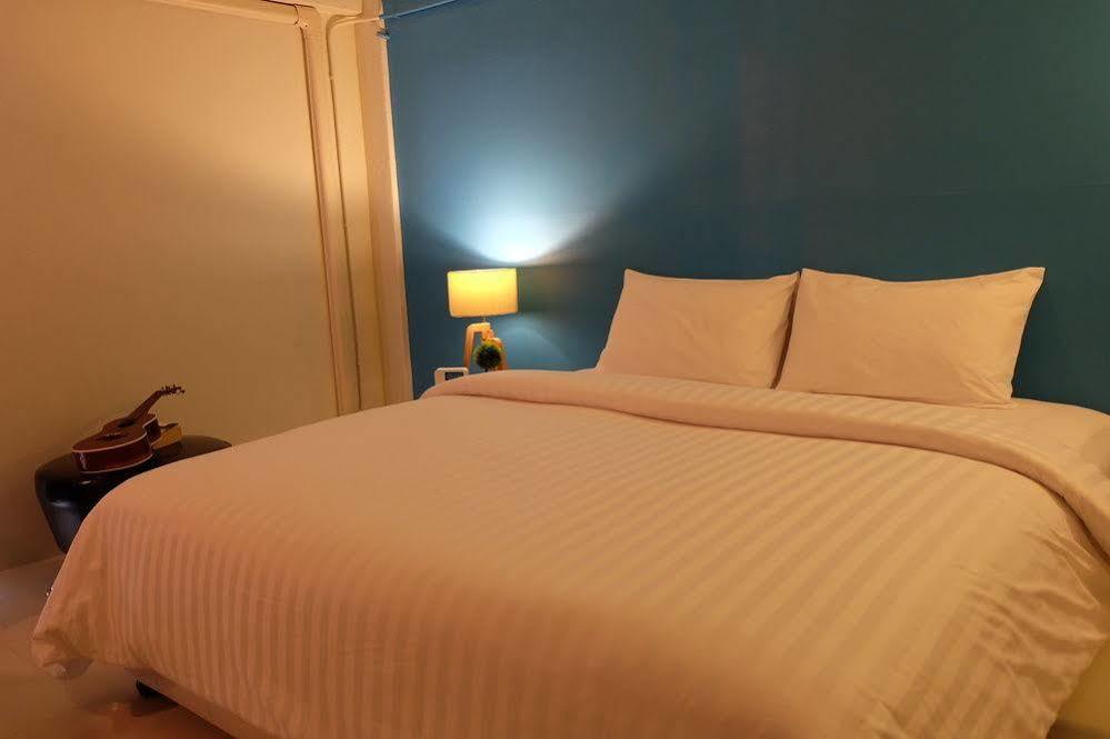 Oyes Hostel Krabi Bagian luar foto