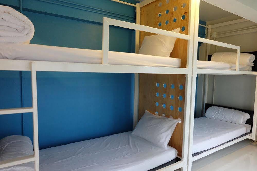 Oyes Hostel Krabi Bagian luar foto