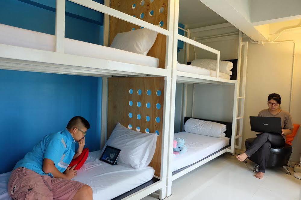 Oyes Hostel Krabi Bagian luar foto
