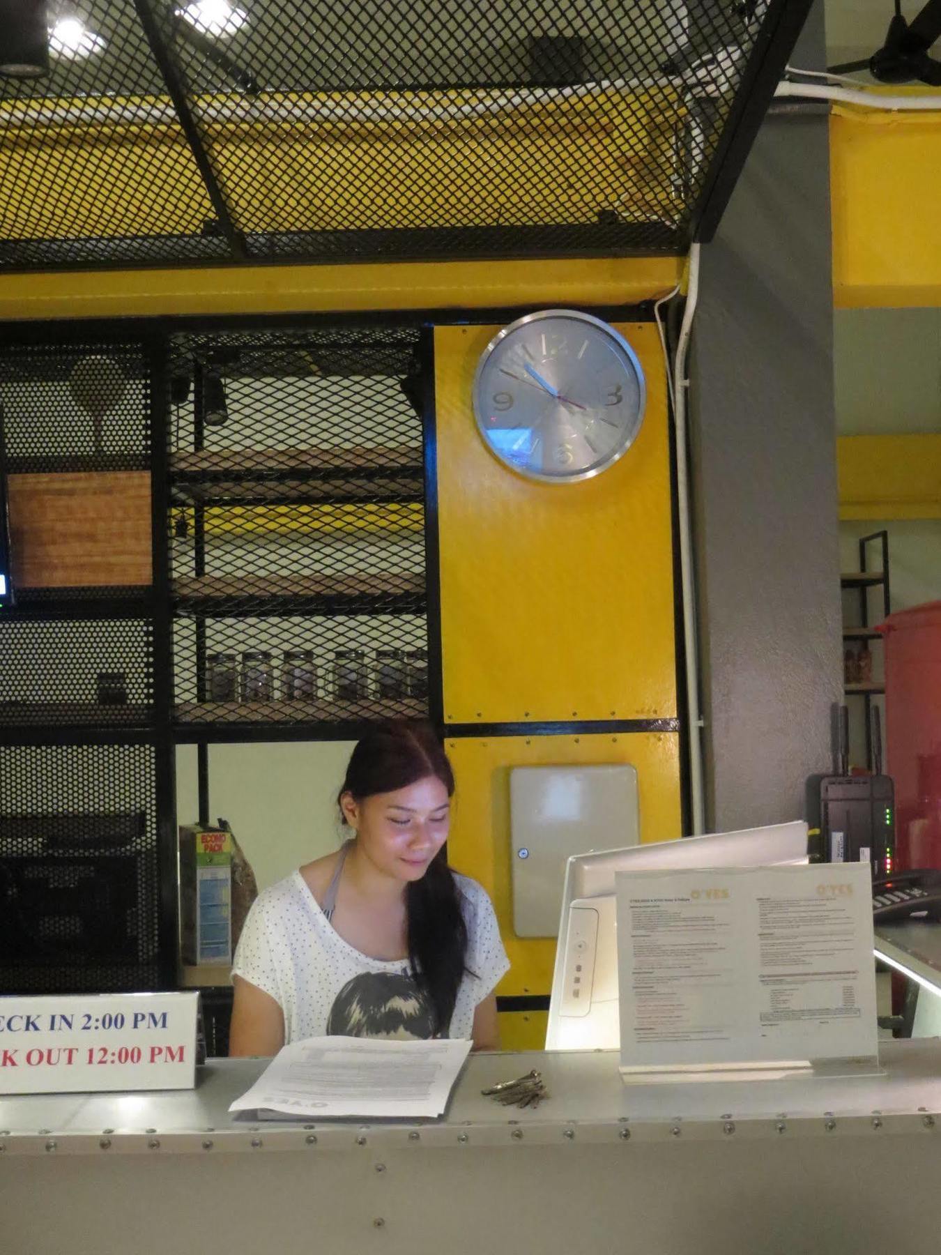 Oyes Hostel Krabi Bagian luar foto