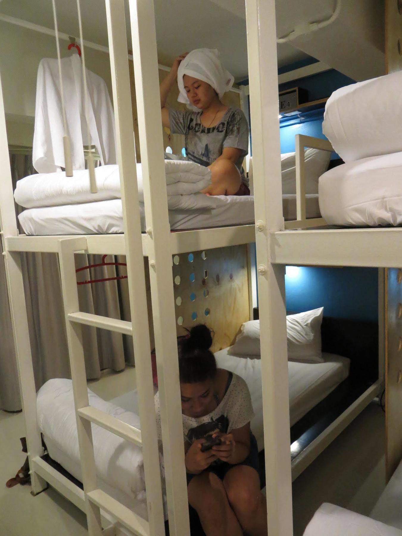 Oyes Hostel Krabi Bagian luar foto