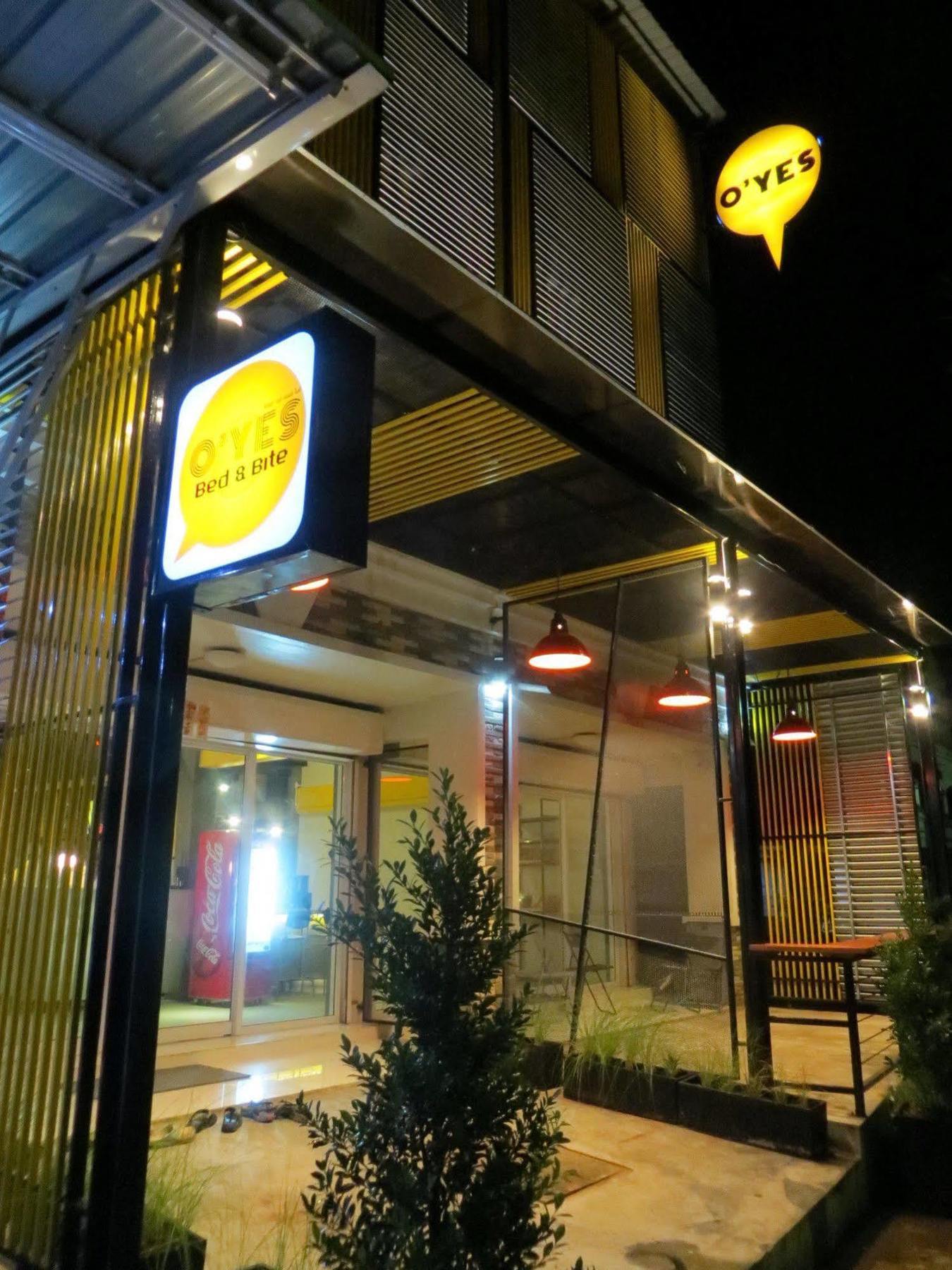 Oyes Hostel Krabi Bagian luar foto