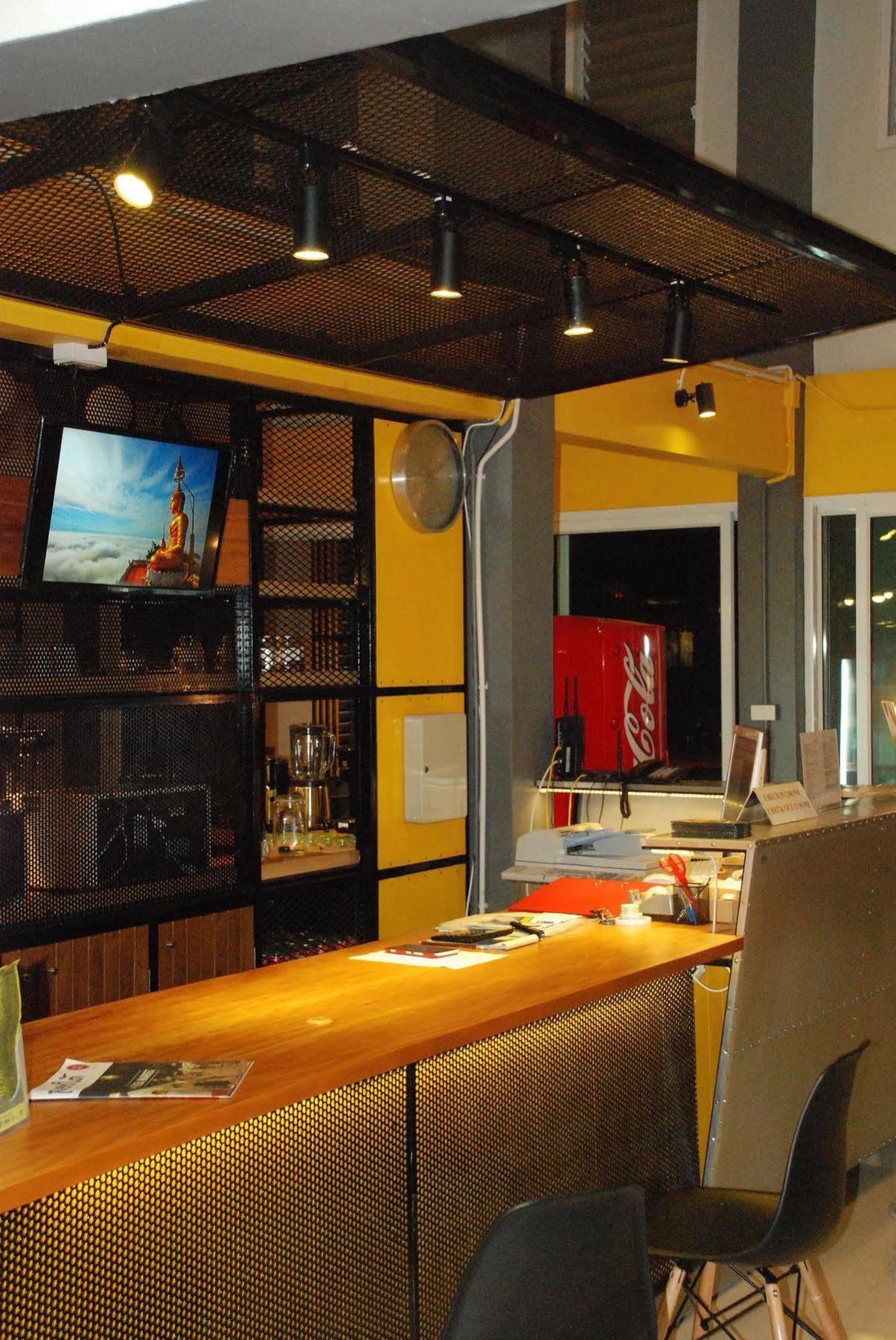 Oyes Hostel Krabi Bagian luar foto