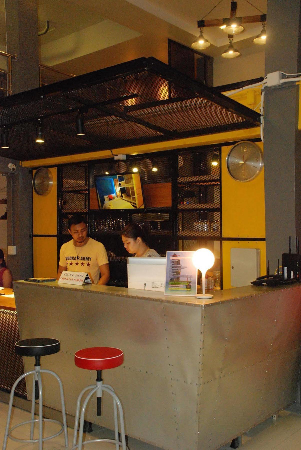Oyes Hostel Krabi Bagian luar foto