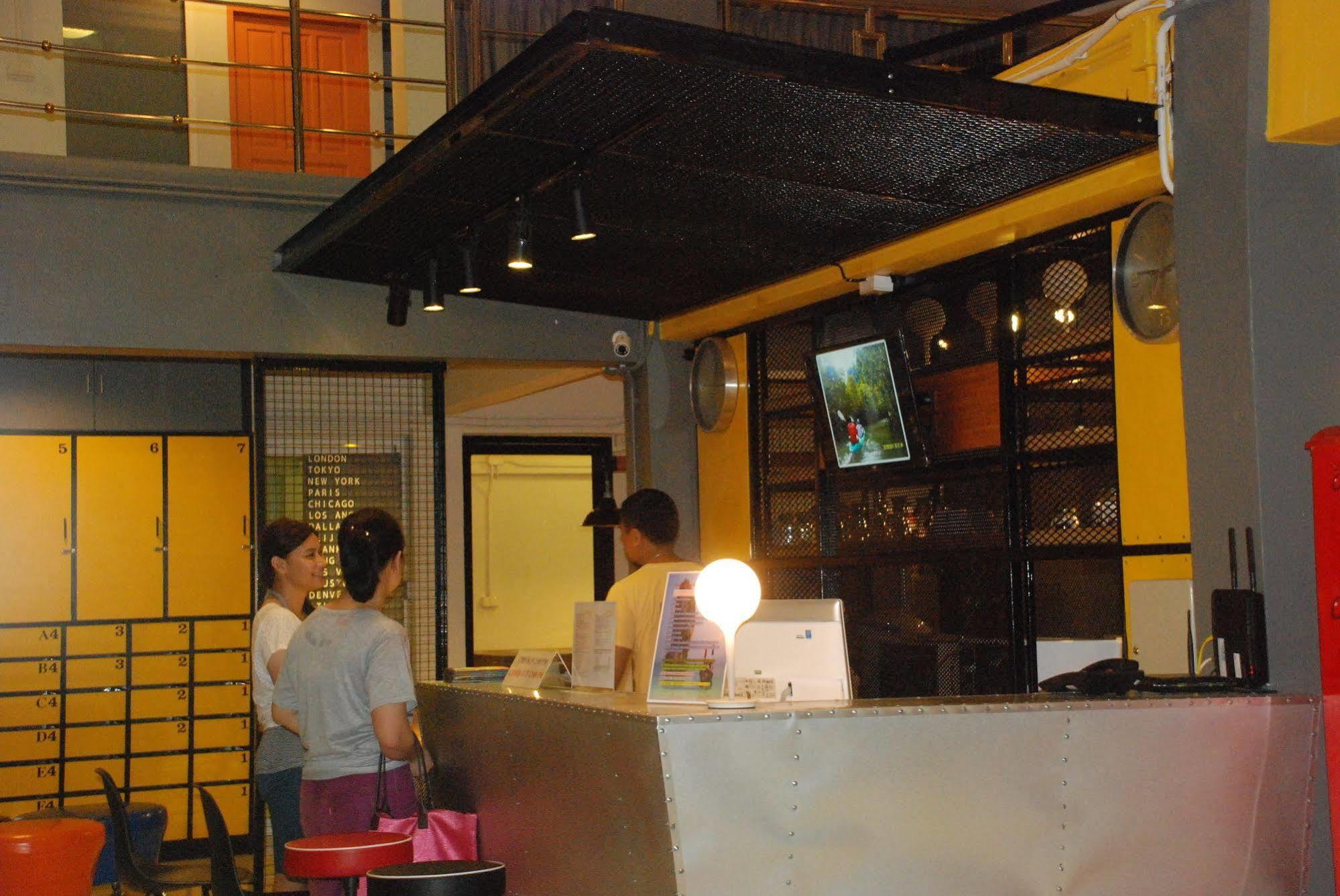 Oyes Hostel Krabi Bagian luar foto