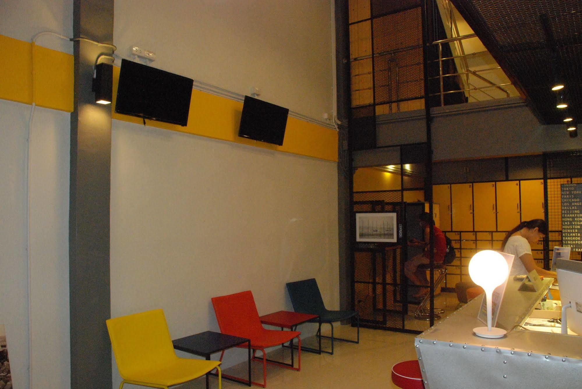 Oyes Hostel Krabi Bagian luar foto