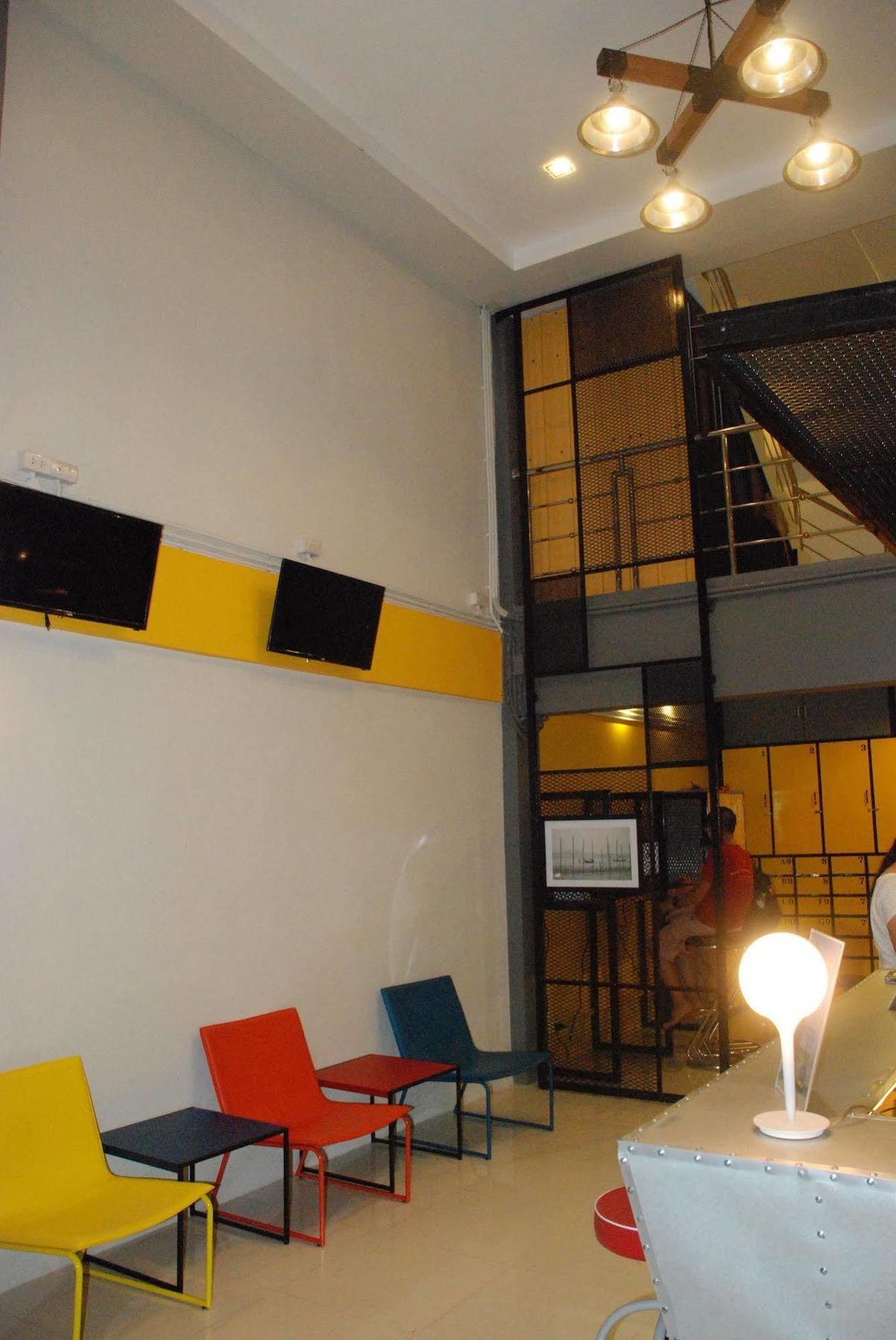 Oyes Hostel Krabi Bagian luar foto