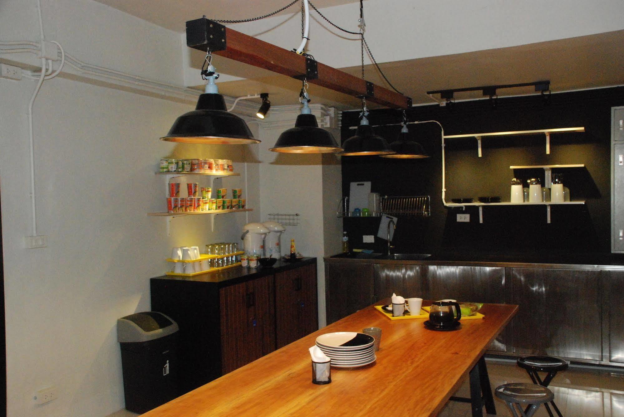 Oyes Hostel Krabi Bagian luar foto
