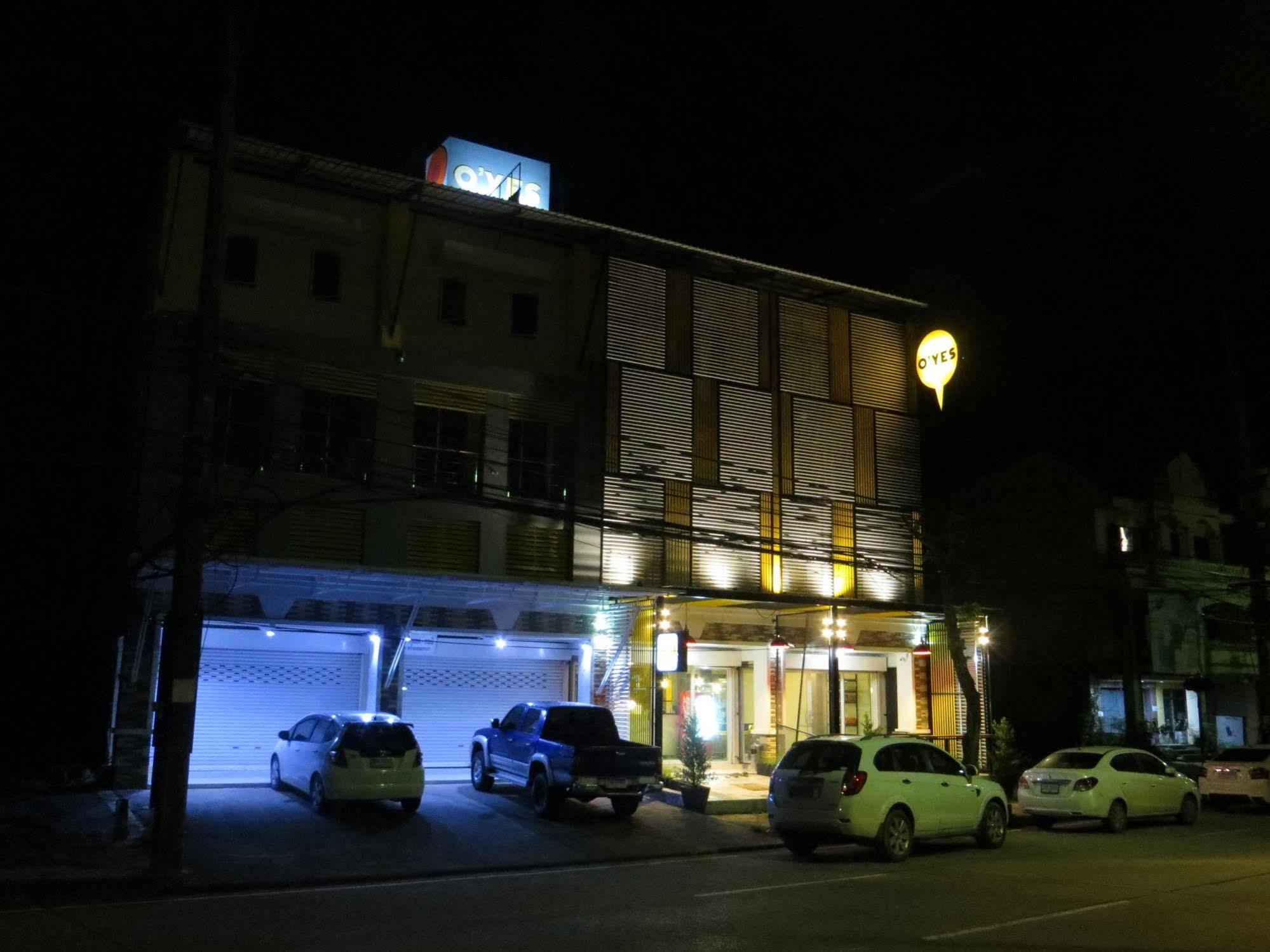 Oyes Hostel Krabi Bagian luar foto