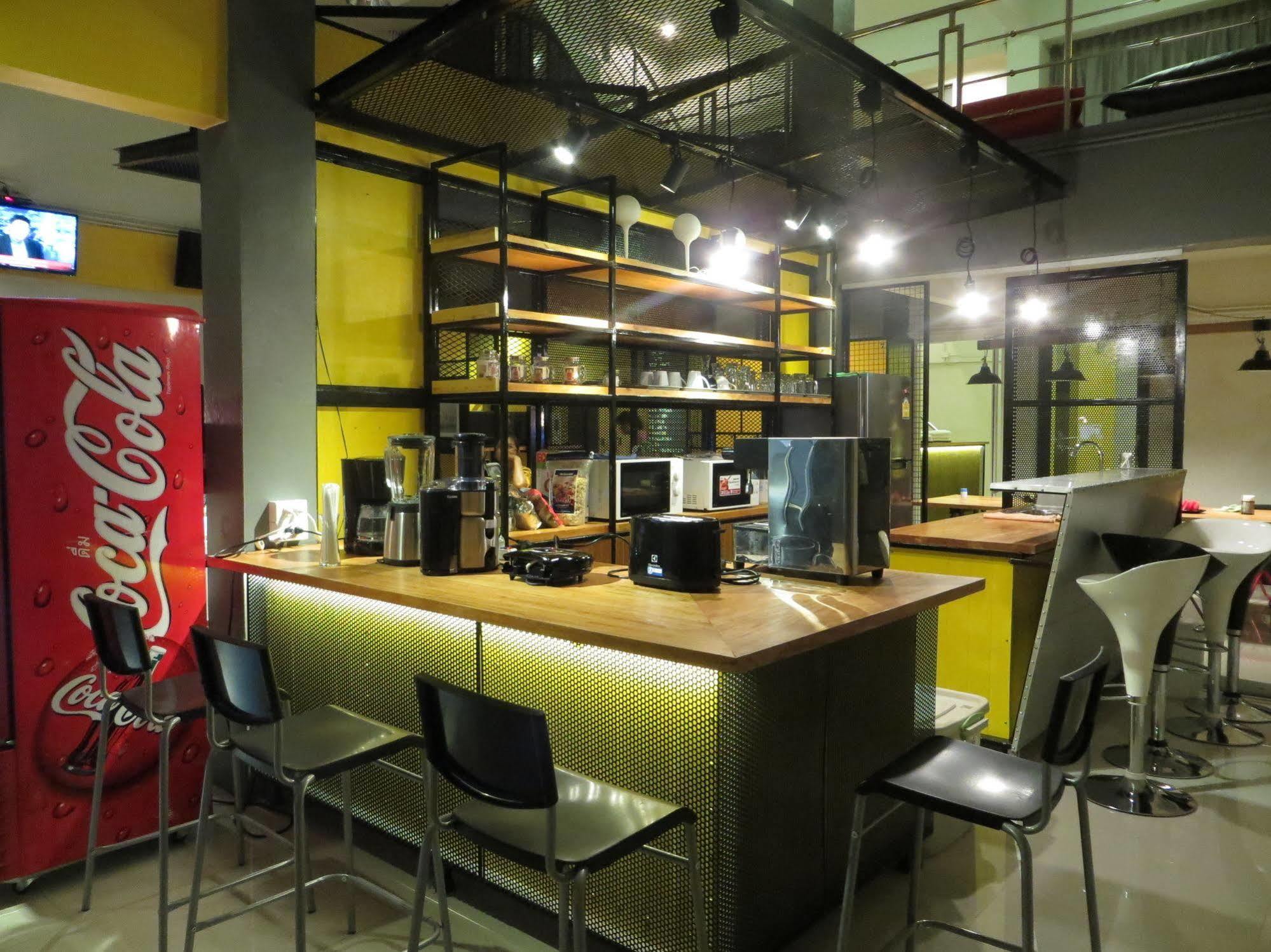 Oyes Hostel Krabi Bagian luar foto