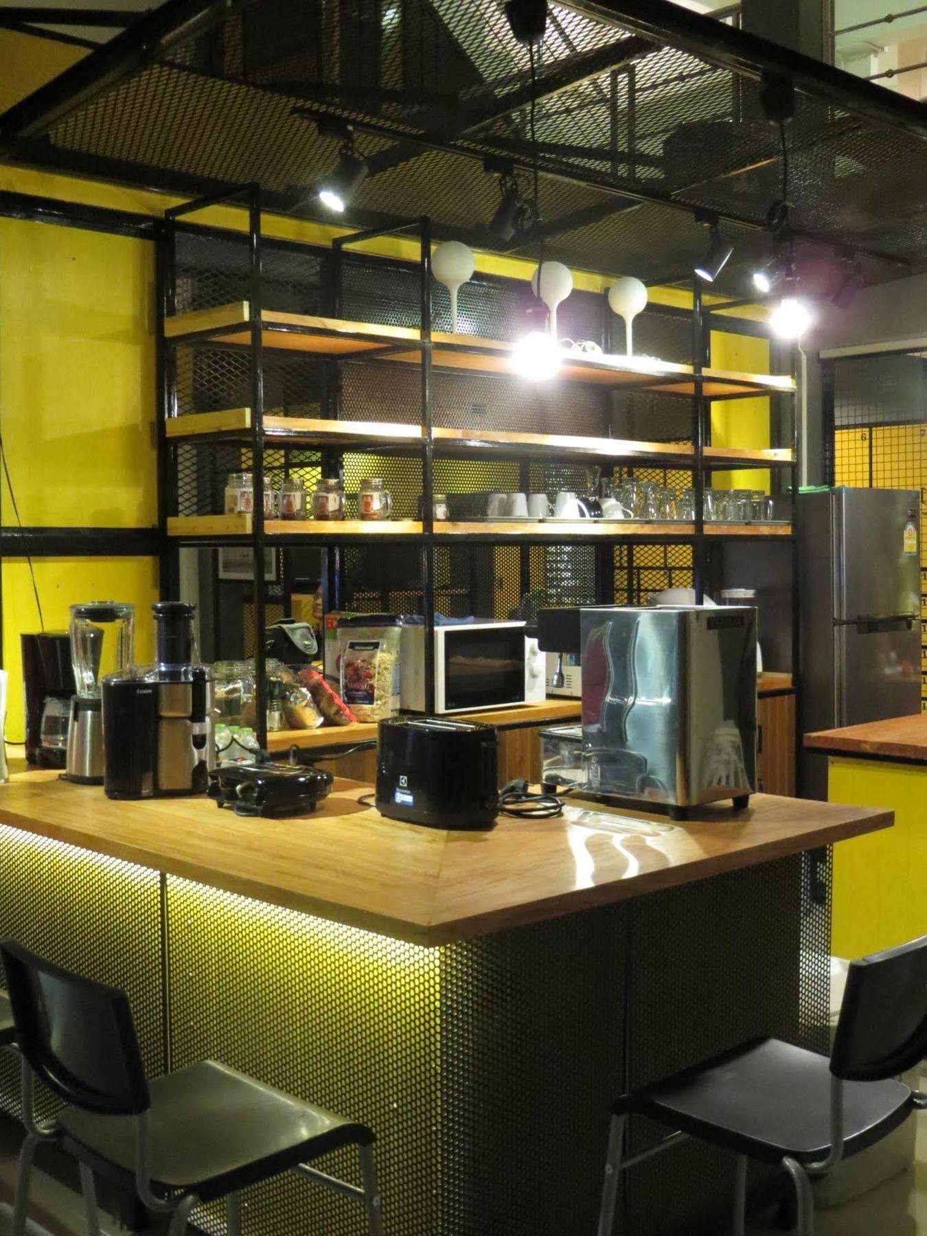 Oyes Hostel Krabi Bagian luar foto