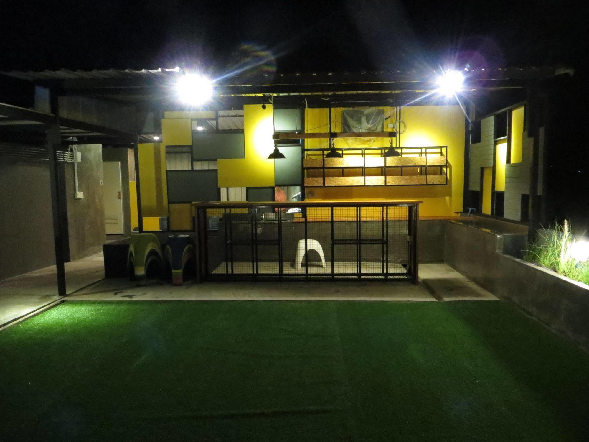 Oyes Hostel Krabi Bagian luar foto